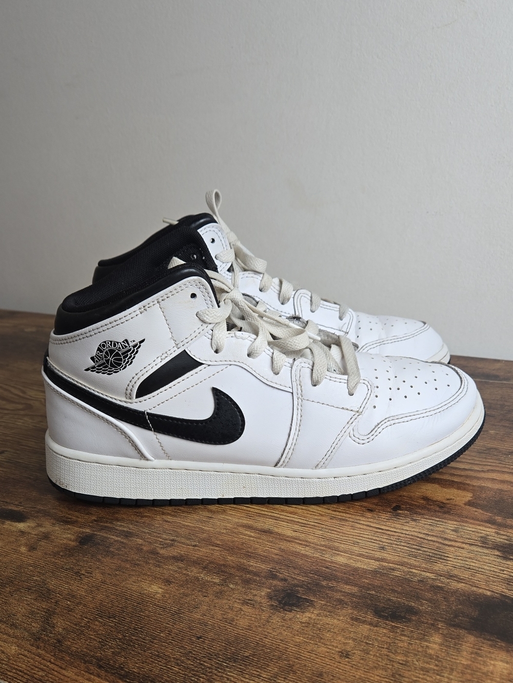 Nike Air Jordan 1 Mid Reverse Panda White Black Sneakers Sz 7Y Streetwear